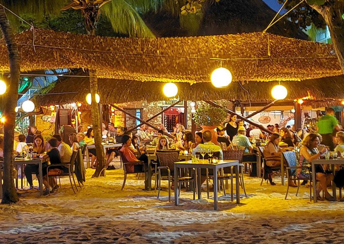 MooMba Beach Bar & Restaurant in aruba 